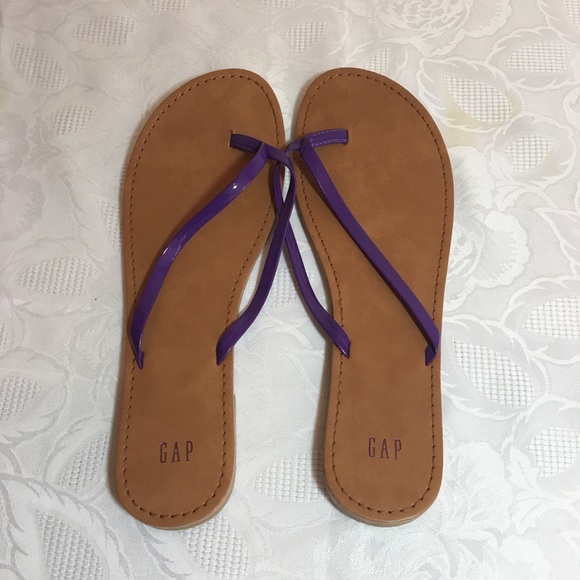 GAP Shoes - 🔥Get 50% off🔥 Gap flip flops sandals size 10
